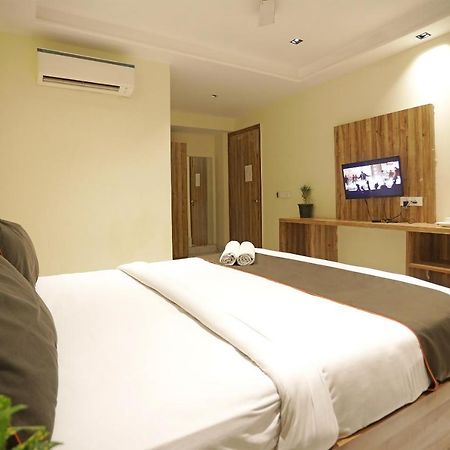 Hotel Goodluck Suites Near Delhi Airport 新德里 外观 照片