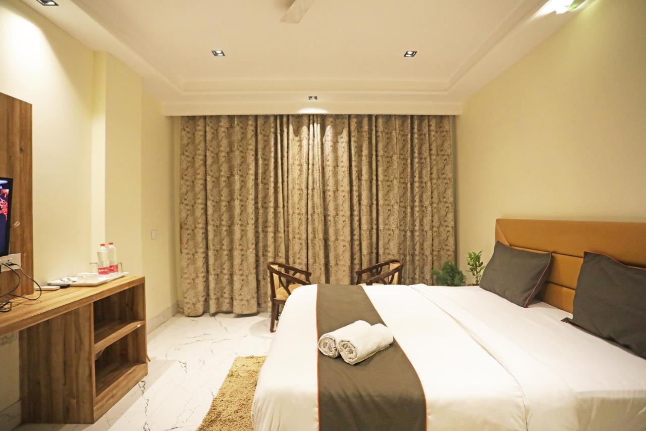 Hotel Goodluck Suites Near Delhi Airport 新德里 外观 照片