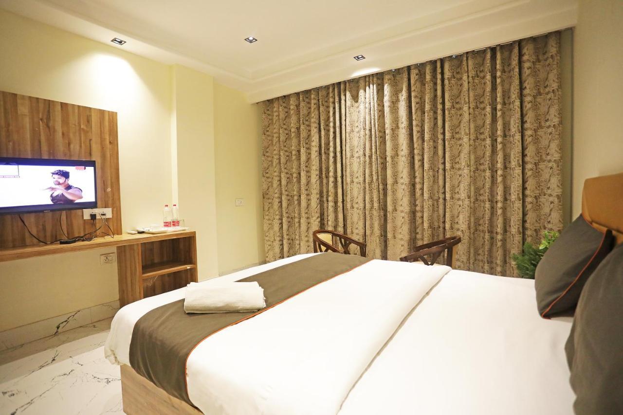 Hotel Goodluck Suites Near Delhi Airport 新德里 外观 照片