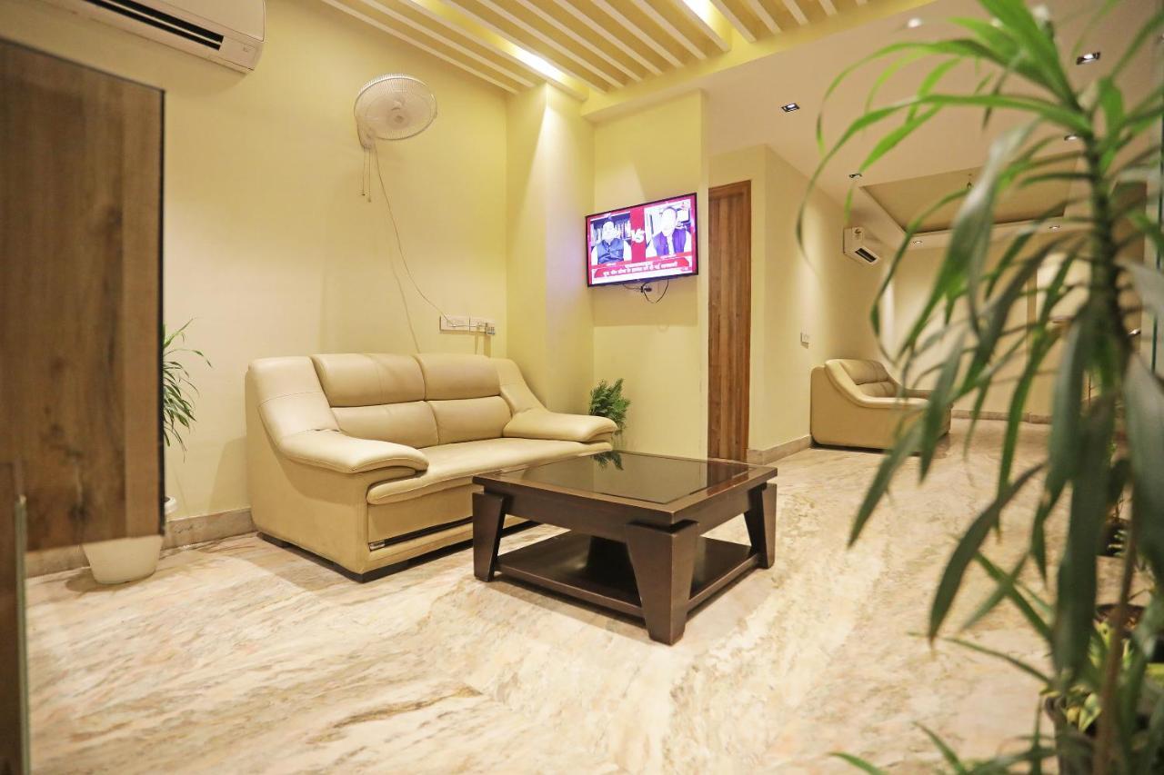 Hotel Goodluck Suites Near Delhi Airport 新德里 外观 照片