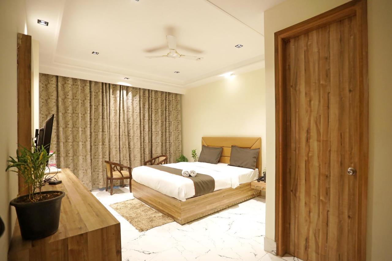 Hotel Goodluck Suites Near Delhi Airport 新德里 外观 照片