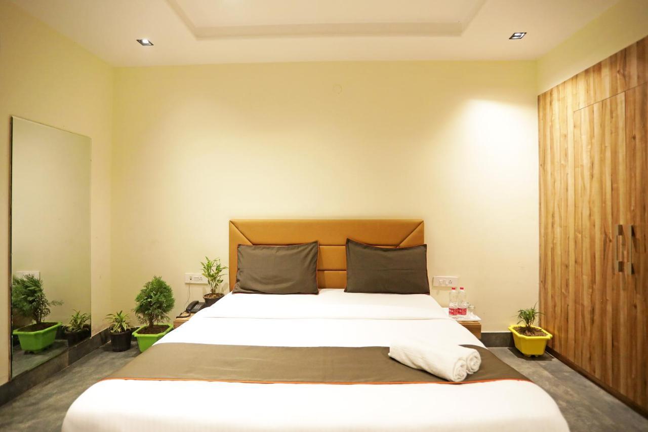 Hotel Goodluck Suites Near Delhi Airport 新德里 外观 照片