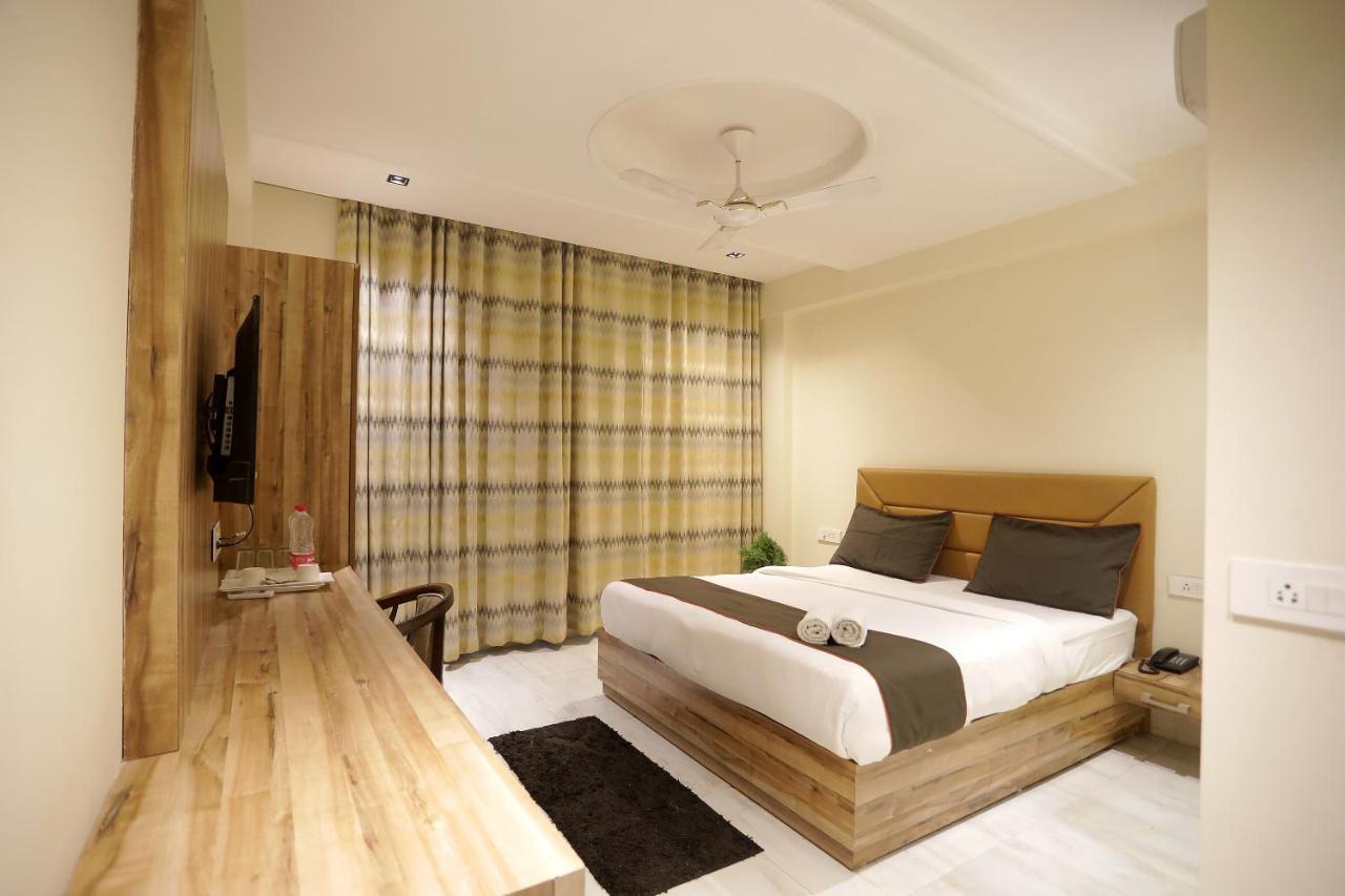 Hotel Goodluck Suites Near Delhi Airport 新德里 外观 照片