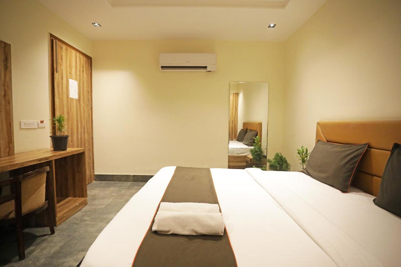 Hotel Goodluck Suites Near Delhi Airport 新德里 外观 照片